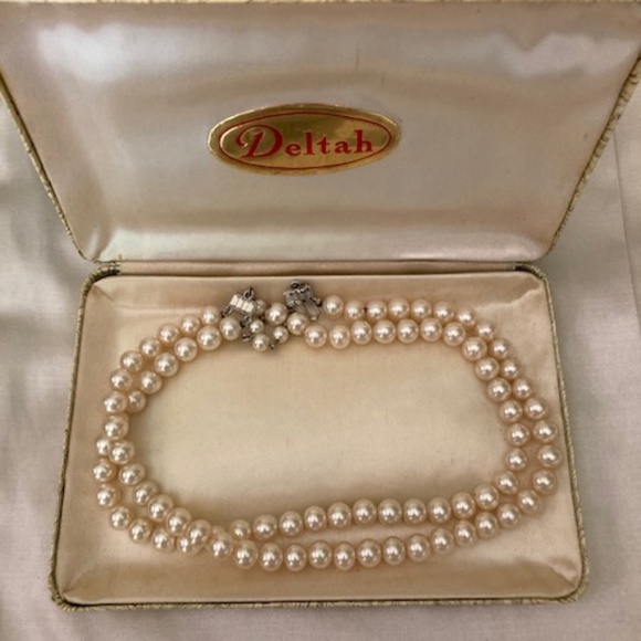 1950's Delta Simulated Pearls With Original Box - Picture 4 of 13